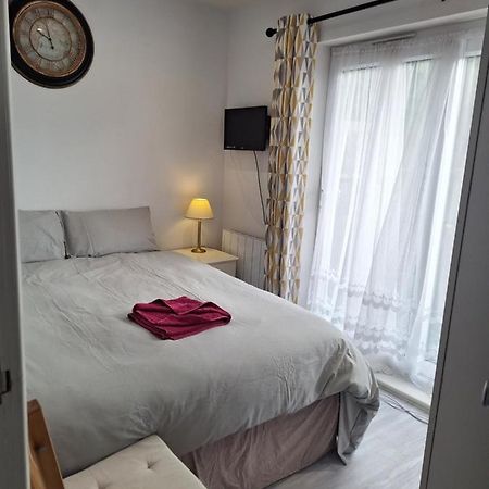 Deluxe Single Room Only For One Adult Northolt  외부 사진