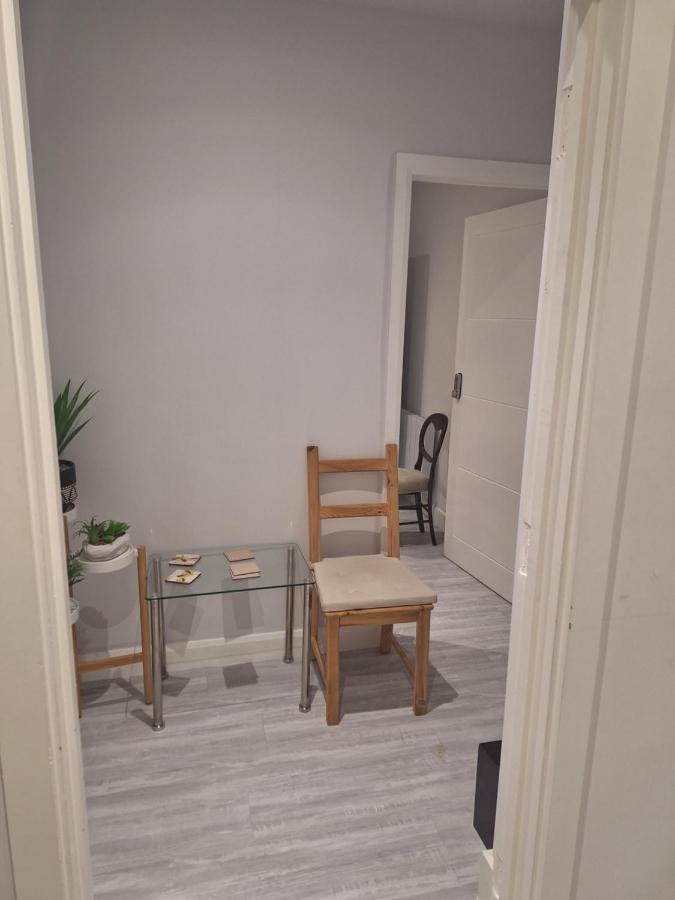 Deluxe Single Room Only For One Adult Northolt  외부 사진