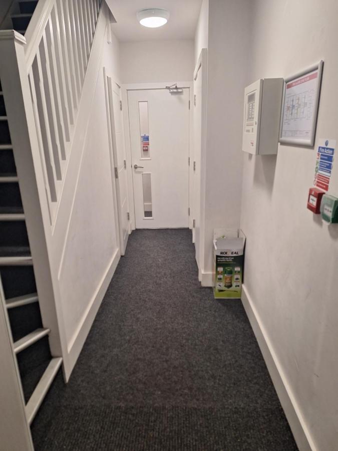 Deluxe Single Room Only For One Adult Northolt  외부 사진