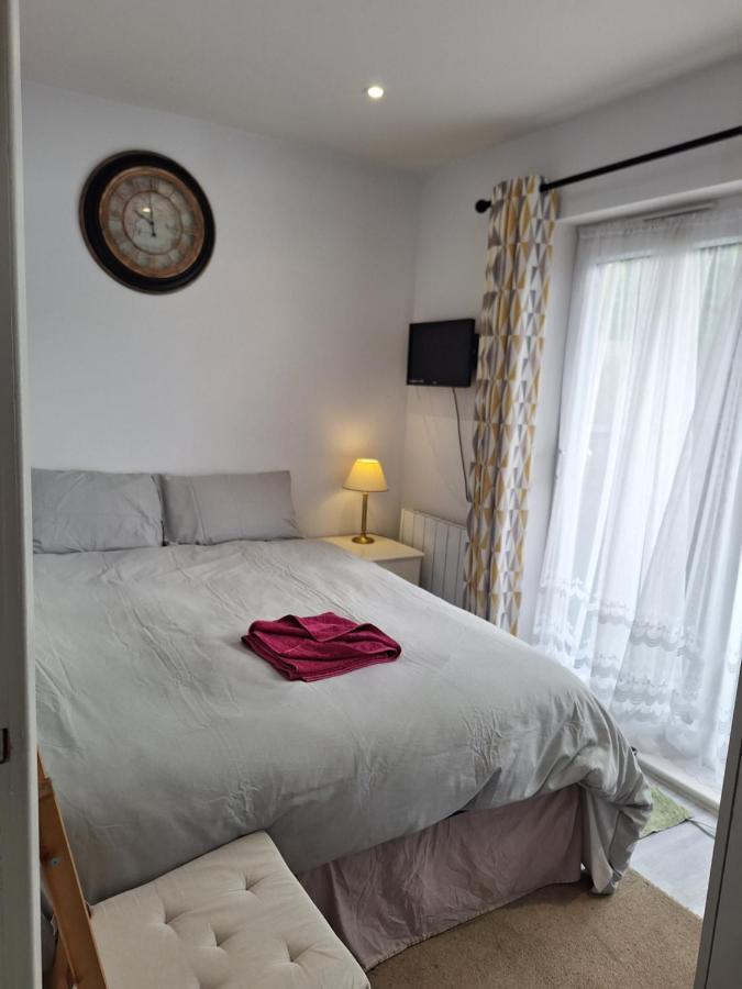 Deluxe Single Room Only For One Adult Northolt  외부 사진